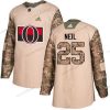 Adidas Ottawa Senators #25 Chris Neil Maastokuvio Aito 2017 Veterans Day Ommeltu NHL Paita – Miesten