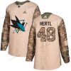 San Jose Sharks #48 Tomas Hertl Maastokuvio Aito 2017 Veterans Day Ommeltu NHL Paita – Nuoret